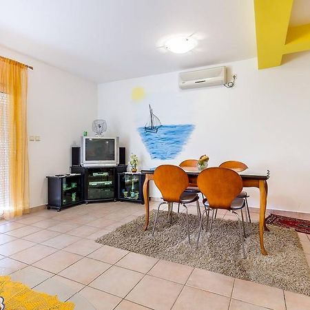 Apartment Ellis Premantura Ngoại thất bức ảnh