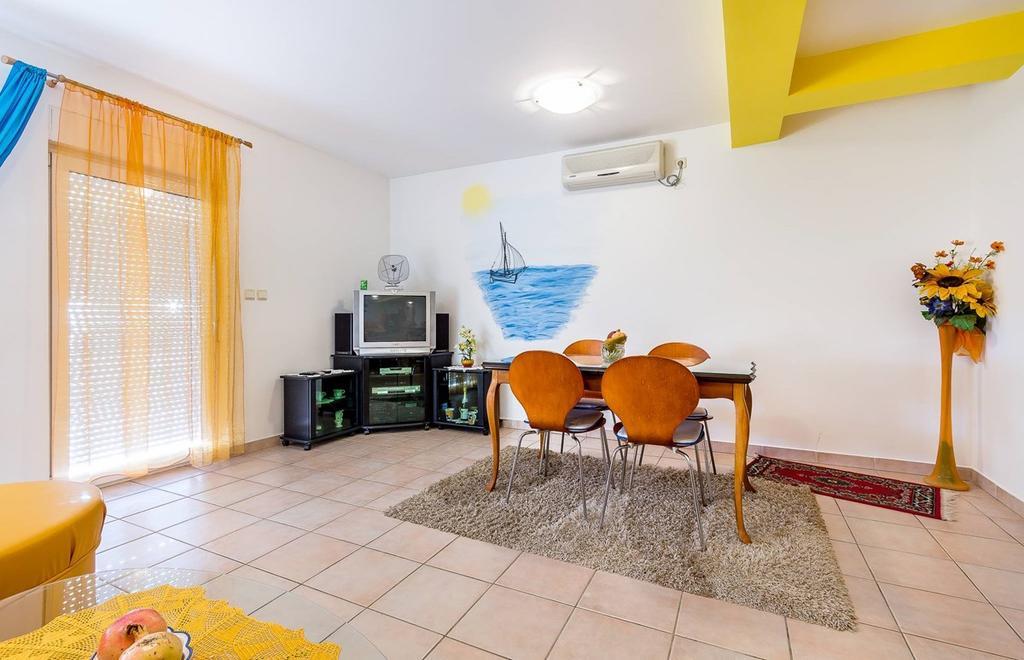 Apartment Ellis Premantura Ngoại thất bức ảnh