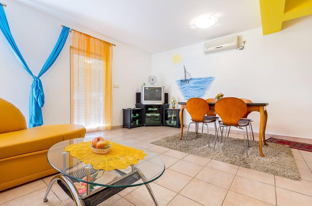 Apartment Ellis Premantura Ngoại thất bức ảnh
